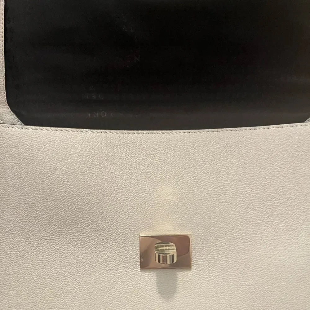 Kate Spade Black and Cream Shoulder Bag with Modern Elegance